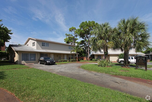 Primary Photo - Deerfield Place Apartments & Townhomes