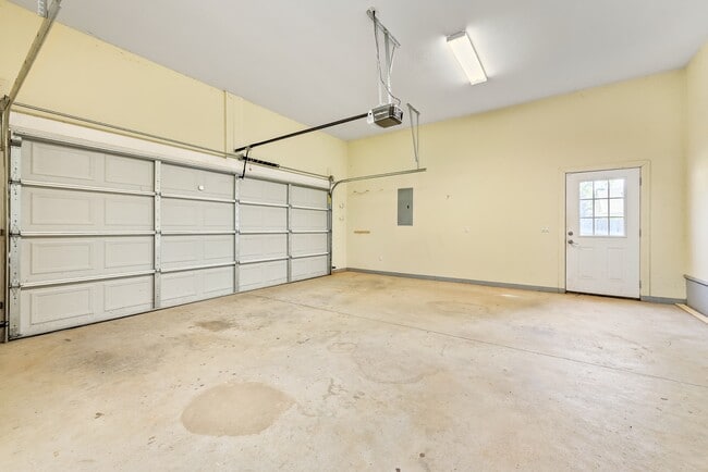 Building Photo - 68 Richard Dr