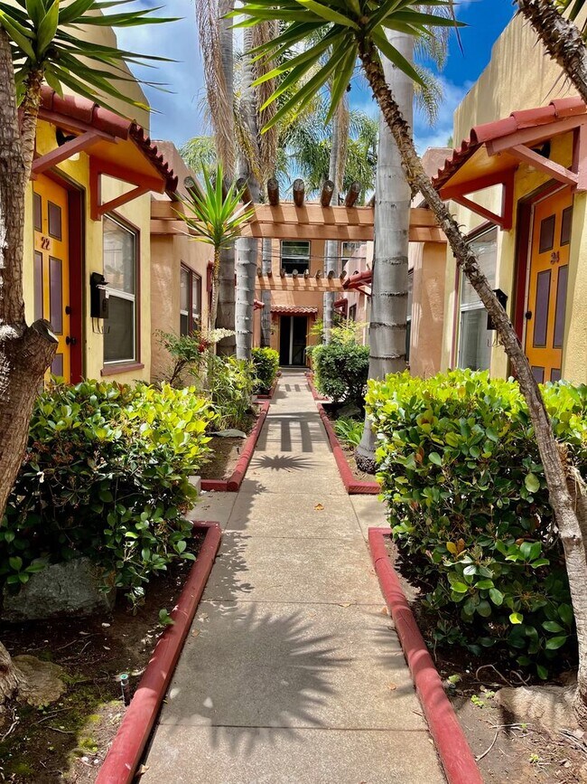 Building Photo - *OPEN HOUSE: 6/21 9:30-10:30AM* 1BR Betwee...