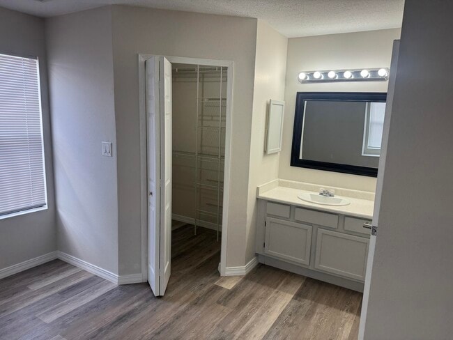 Building Photo - 4765 Limestone Dr NE