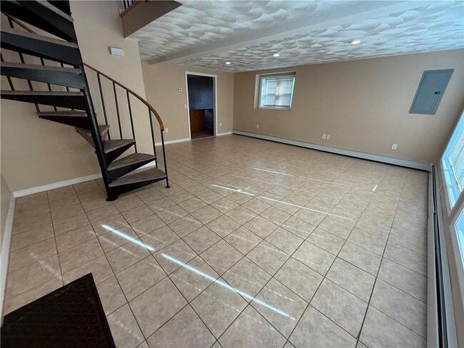 Building Photo - 24 Apulia St