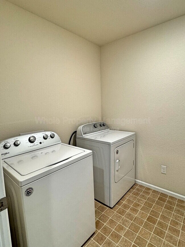 Building Photo - 21939 E Stanford Cir