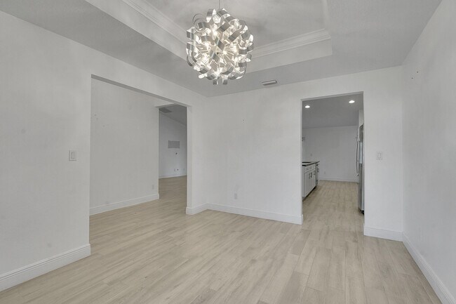 Building Photo - 226 SW Starfish Ave