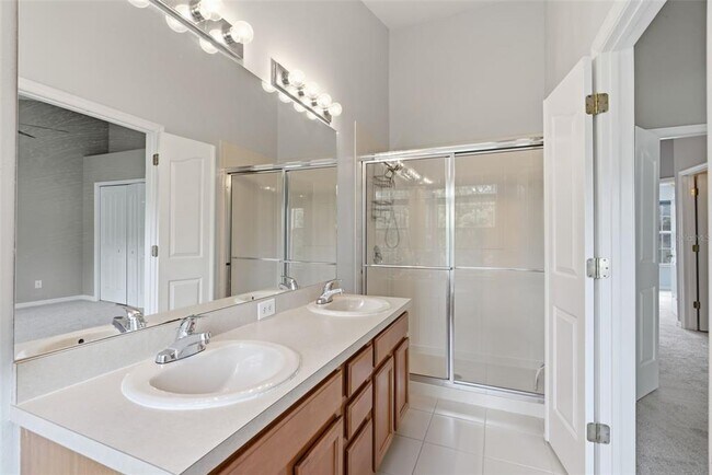 Building Photo - 3011 Pointeview Dr