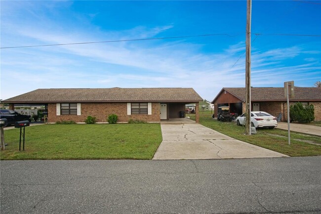 Primary Photo - 118 Holland St