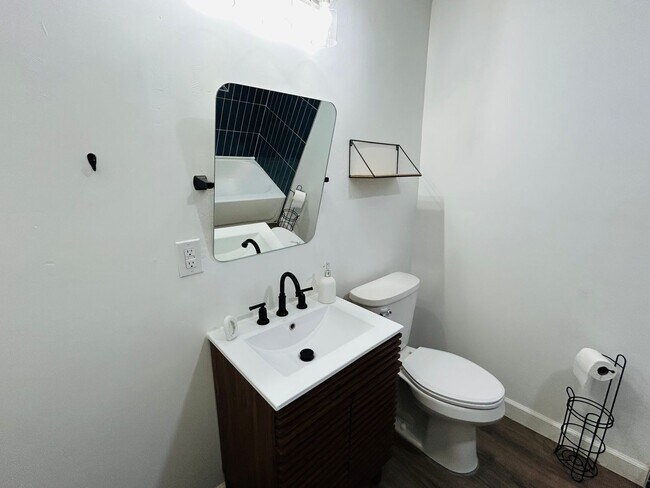 Building Photo - 601 Foster Pl