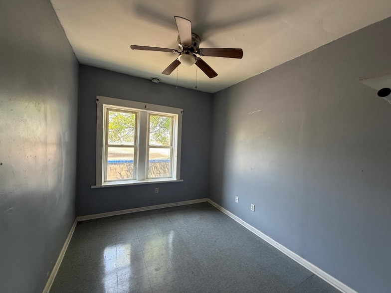 Building Photo - 2394 W 3rd St