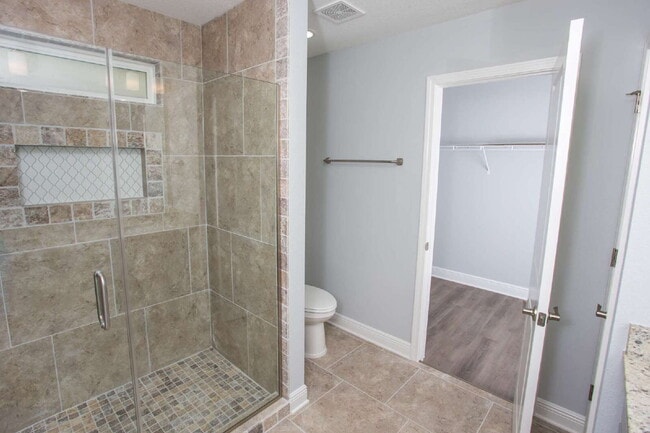 Building Photo - Great location! One block from DeVillier's Square and walking distance to Palafox.