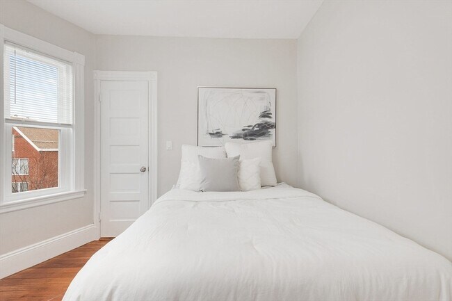 Building Photo - 38 Dorset St