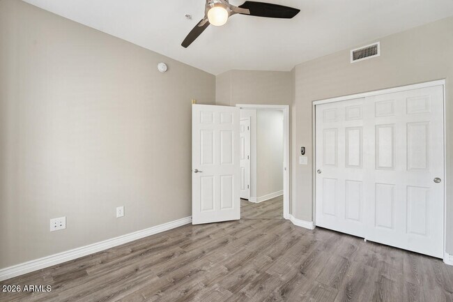 Building Photo - 5450 E Deer Valley Dr