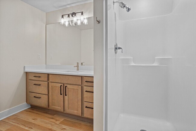 Building Photo - 116 Eiche Dr