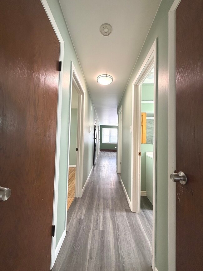 Building Photo - 6637 S Whipple St