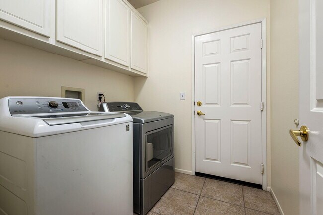 Building Photo - 82631 Redford Way