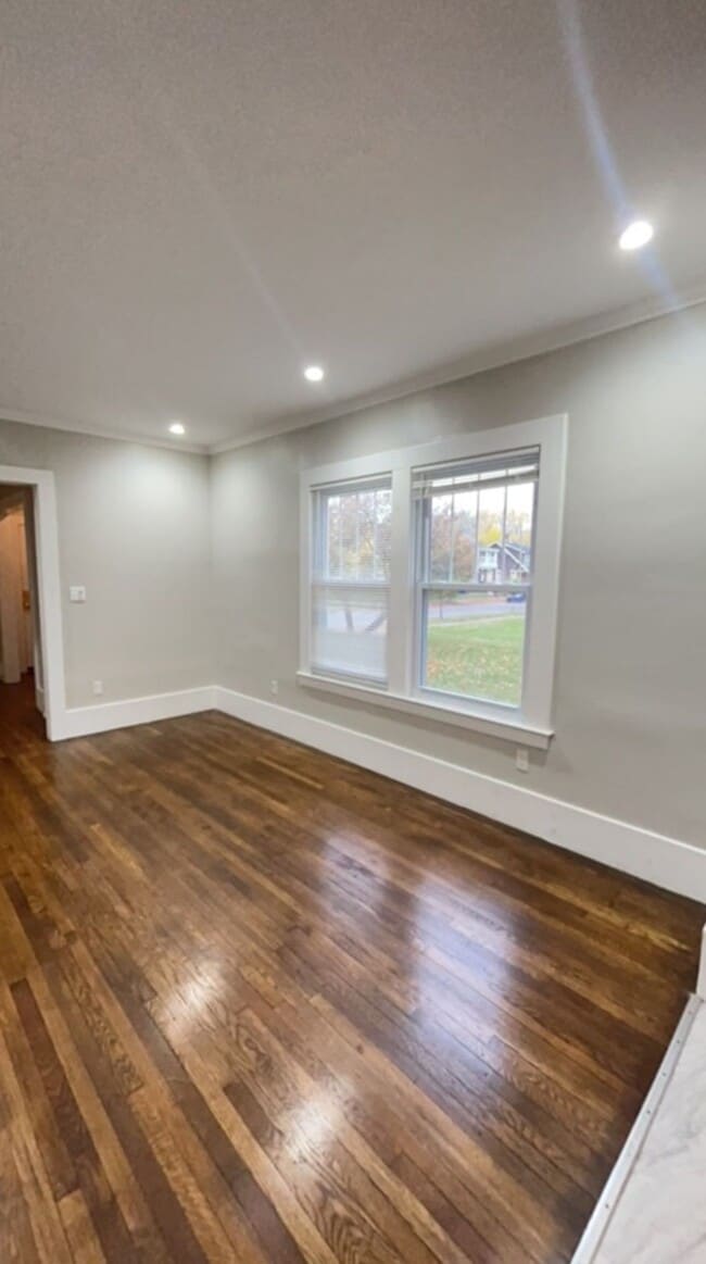 Building Photo - 7426 Dunedin St