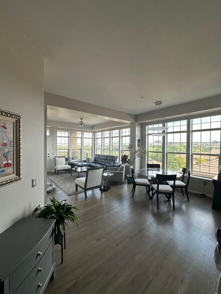 Building Photo - 7820 Inverness Blvd