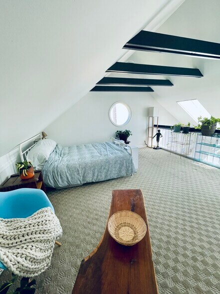 Upstairs bedroom - 2200 Washington Ave