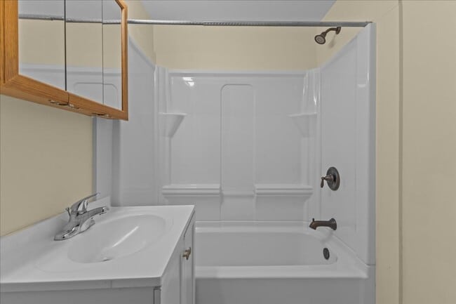 Building Photo - 141 Main St