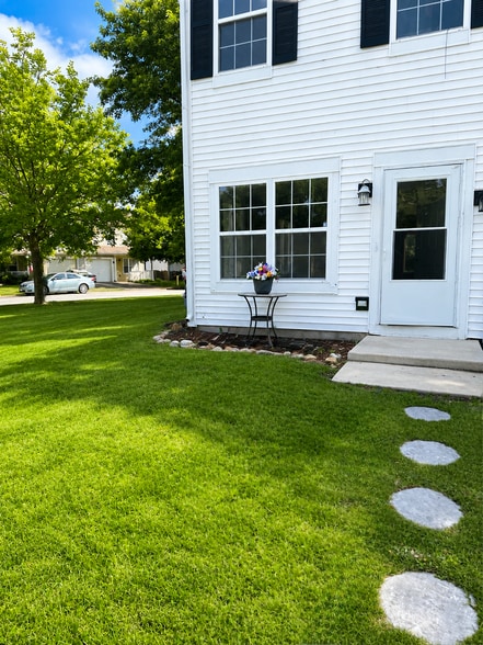 Building Photo - 22259 W Niagara Ct
