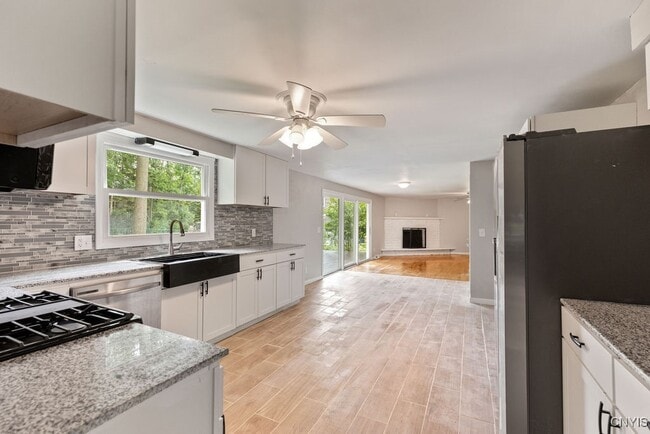 Building Photo - 117 Treeland Cir