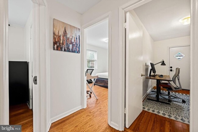 Building Photo - 139 Hawaii Ave NE