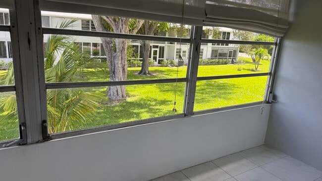 Building Photo - 52 Newport Ct