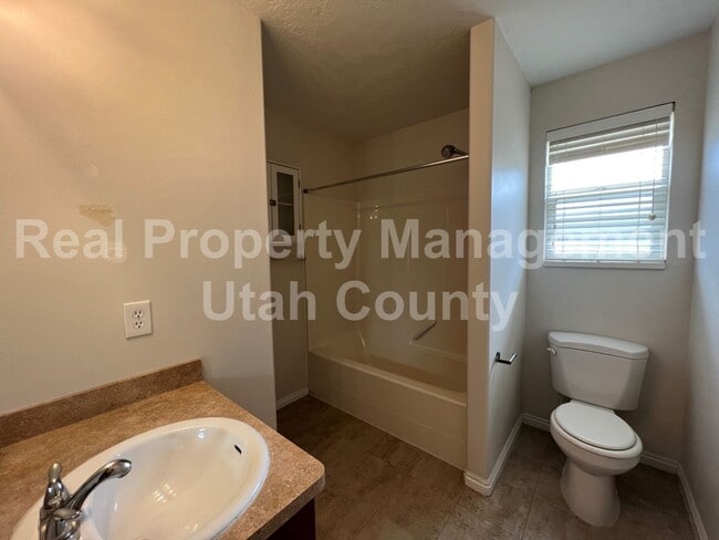 Building Photo - Pet Friendly Home with Fully fenced back yard