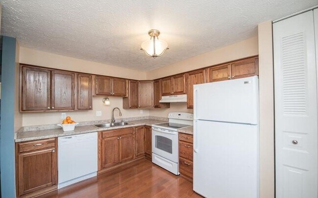 Building Photo - Well maintained 3 bedroom townhouse in established Frederick community ready early May!