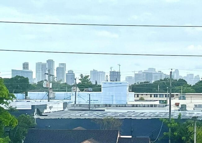 Building Photo - 7516 NE 1st Ave