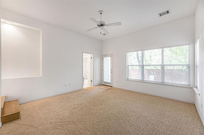 Building Photo - 1621 Maggie Mayes St