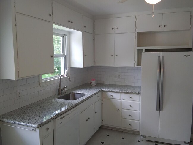 Building Photo - 353 Irvington Dr