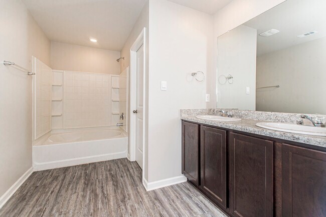 Master bath - 48465 Red Fox Dr