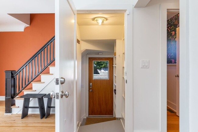 Building Photo - Remodeled Sunset Hill Home in Prime Ballar...