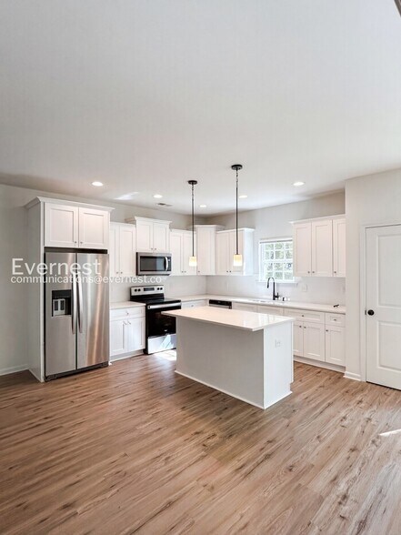 Building Photo - 133 Stilwell Oaks Cir