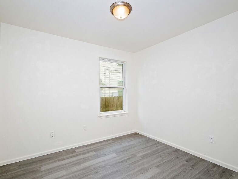 Building Photo - 1802 16th St