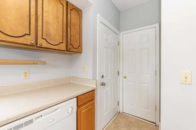 Building Photo - College Street