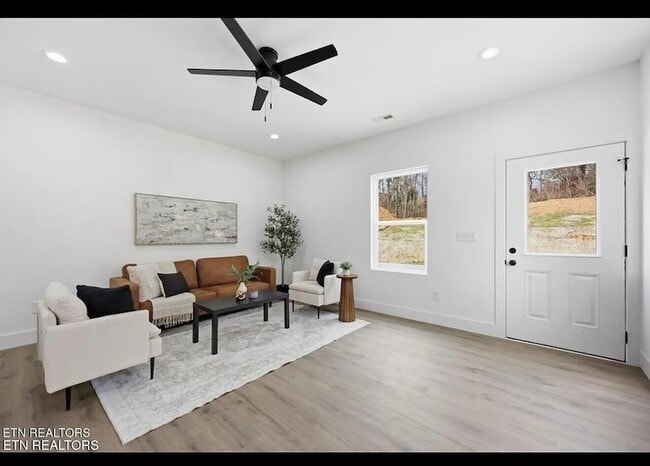 Building Photo - 3429 Garden Dr