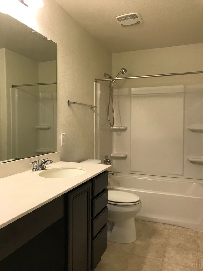 Building Photo - Great Location, Great Price