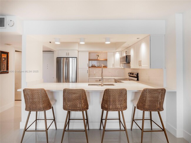 Building Photo - 5701 Collins Ave