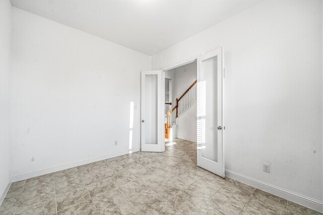 Building Photo - 3519 Sunburst Ct