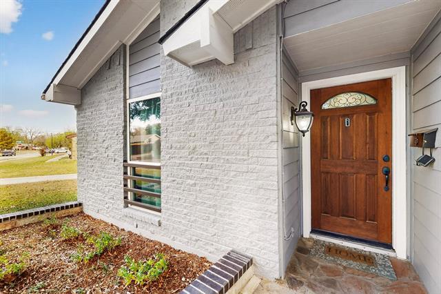 Building Photo - 4006 Mayflower Dr