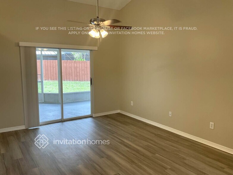 Building Photo - 888 Somerset Dr