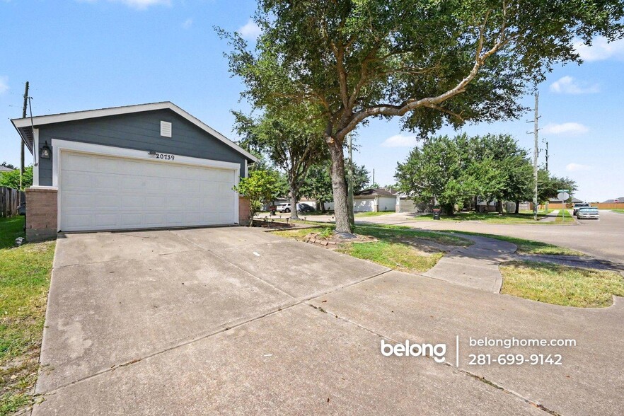 Building Photo - 20739 Dickinson Manor Ln
