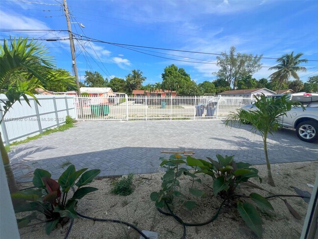 Building Photo - 850 NW 109th St