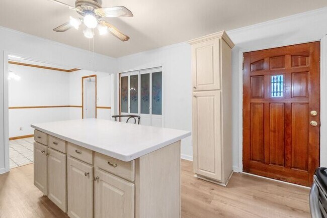 Building Photo - Space to Live, Room to Dream, 4BR/2BA with flex space, office, 2 car dettached garage and ample p...