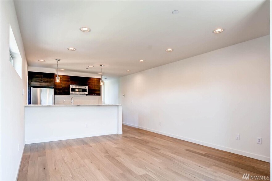 Building Photo - 1412 20th Ave