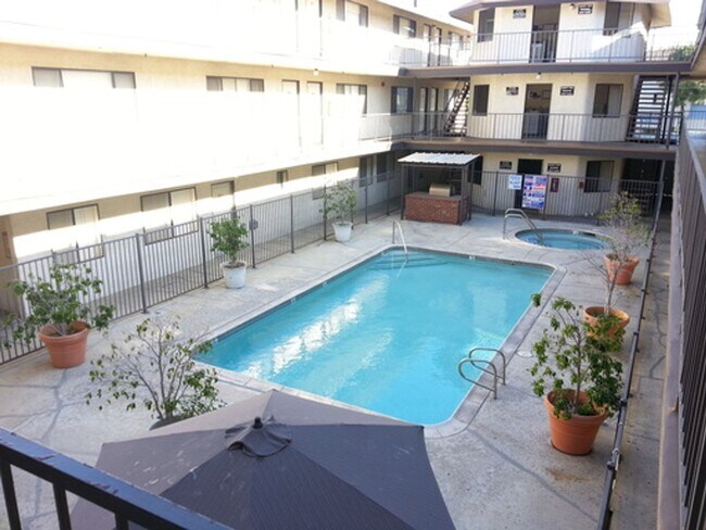Interior Photo - 3137-3139 W. 139th St.