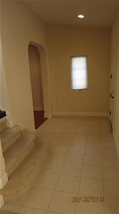 Building Photo - 1416 Dahlia Loop