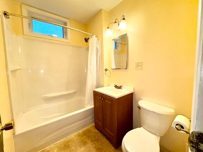 Building Photo - 328 Stevens St