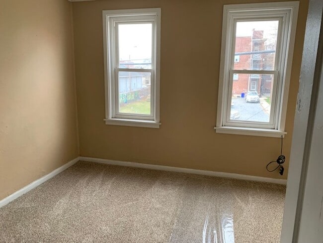 Building Photo - $950 Harrisburg 3 bedroom house for rent