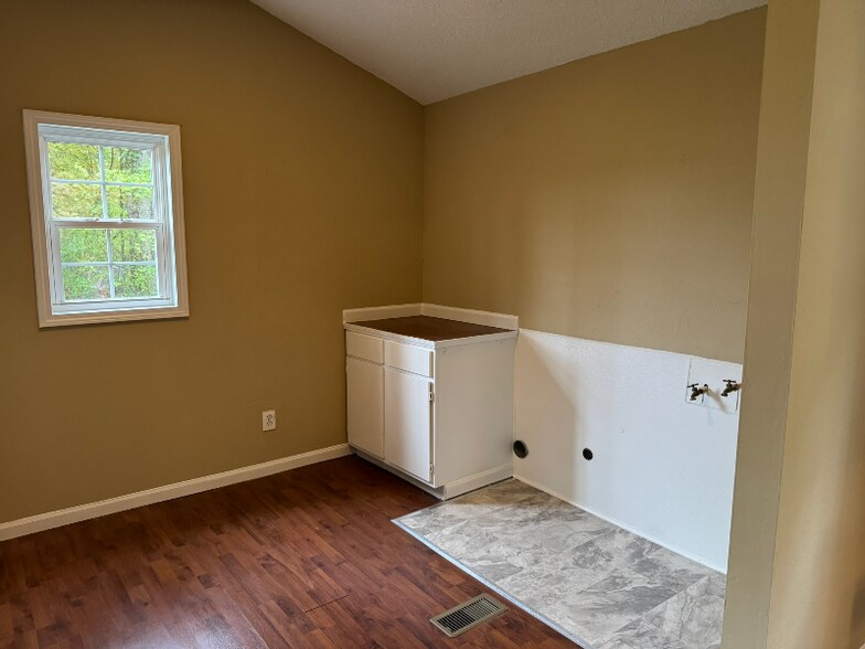 Building Photo - 3504 Fly Rd